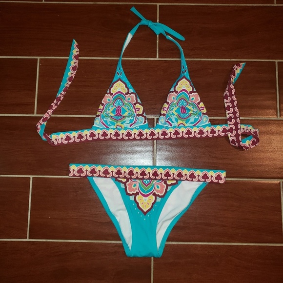 Victoria's Secret Bikini - Picture 1 of 2